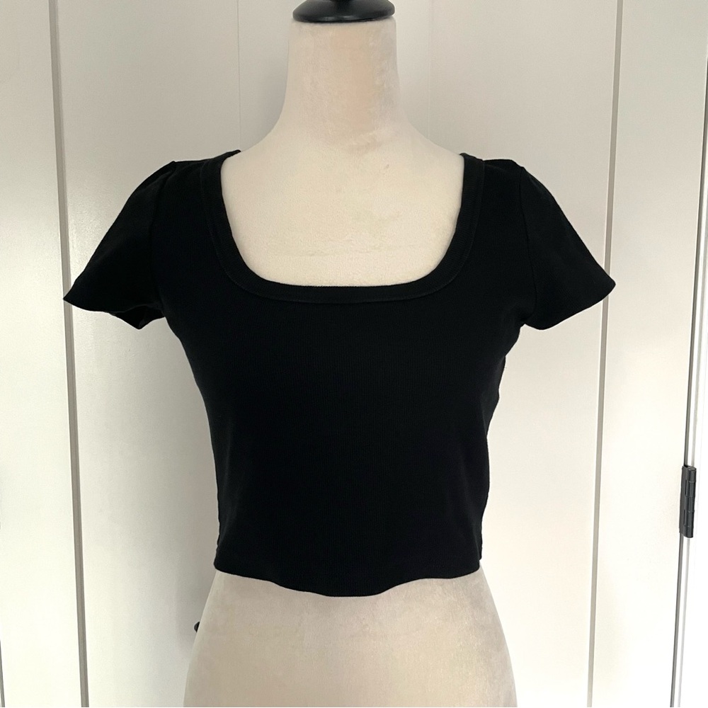 Dwnval-Black Stretch Knit Crop Top Short Sleeve-Women’s Large